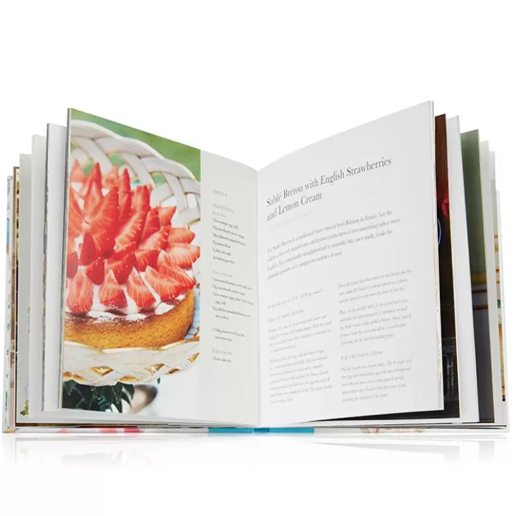 Royal Collection Shop A Royal Cookbook: Seasonal Recipes From Buckingham Palace* Bakeware